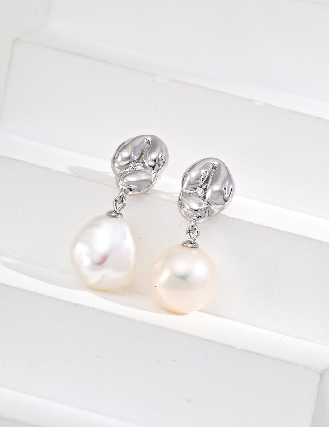 Chic Design with Natural Baroque Pearls Elegant Earrings