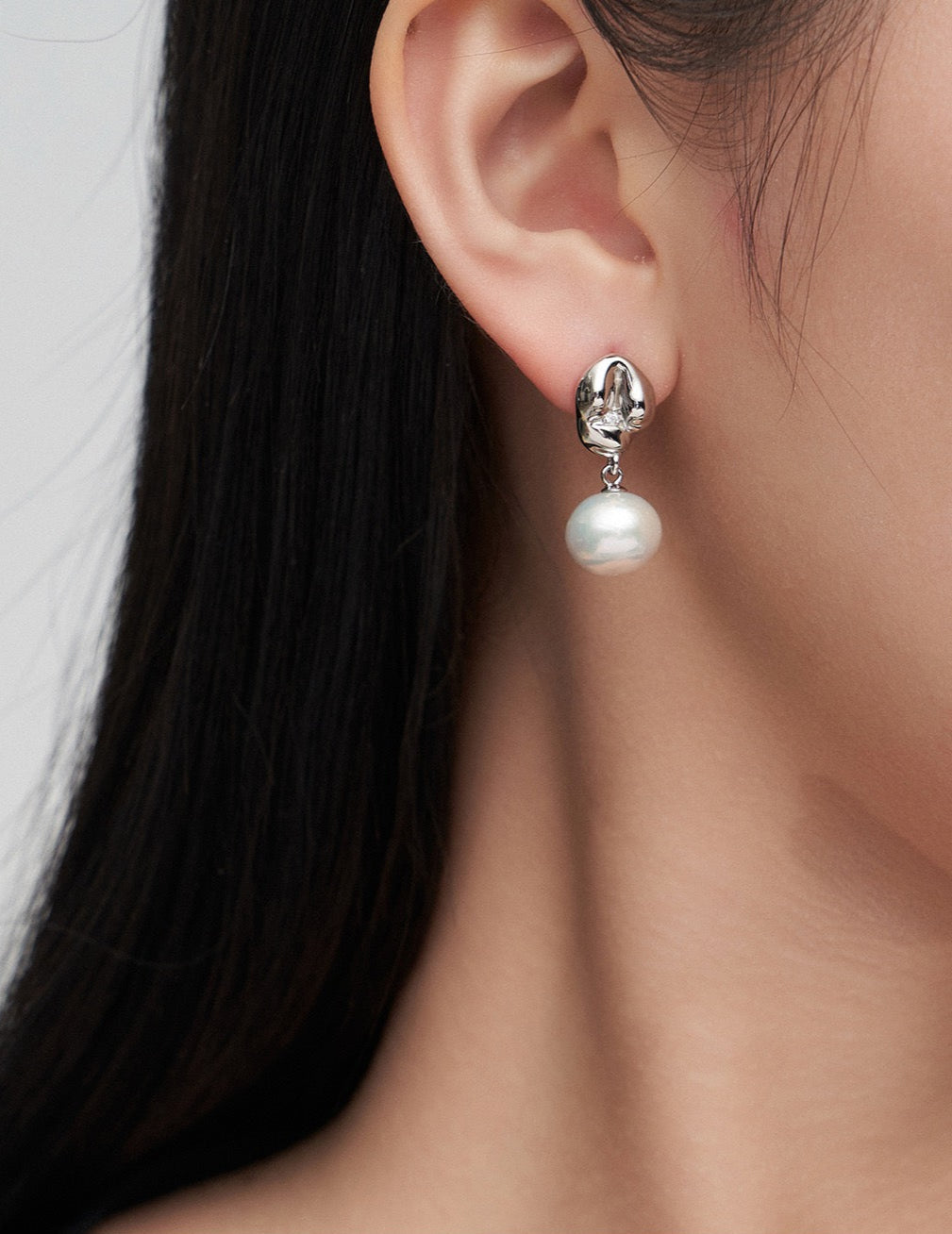 Chic Design with Natural Baroque Pearls Elegant Earrings